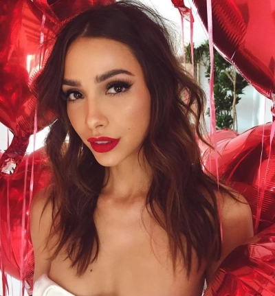 Girl of the Day - Michelle (33 photos) - a charming brunette from Los Angeles