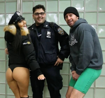 Funny and funny girls without complexes (48 photos)