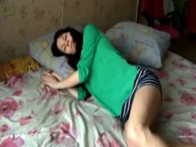 Порно видео мастурбирующей девушки