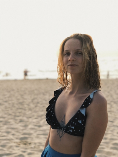 Любительская эротика женщины с возбуждающими сиськами