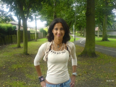 Сексуальная арабка ласкает себя