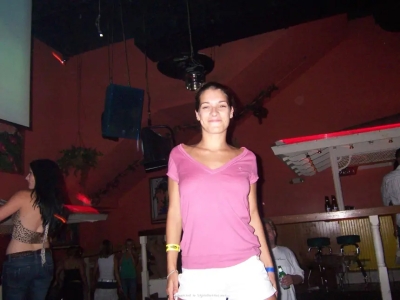 Лижет пизду красивой девки