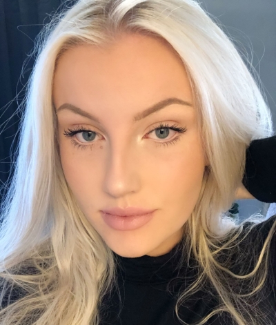 Эротические селфи горячей девочки с упругой попкой