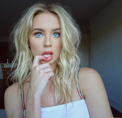 Blonde with a seductive gaze - girl of the day on Saturday, 29 photos Amber Davis