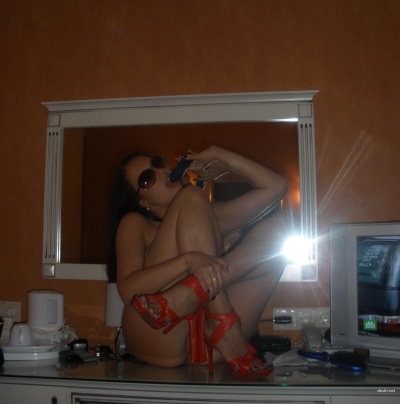 Парочка засняла свой секс в гостиничном номере