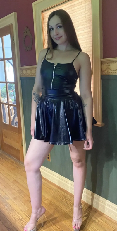 Сексуальную шлюху выставили напоказ после секса