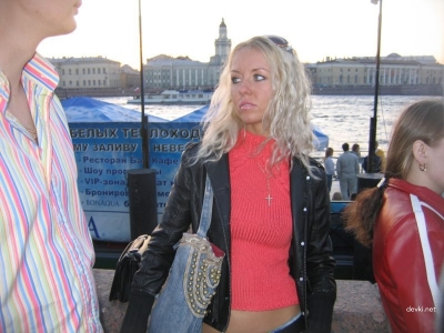 Молодая пара после ночного клуба