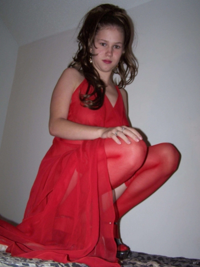 Девка снимается в обнаженном виде