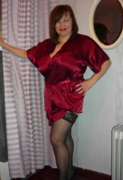 Mature milf in belly dance costume