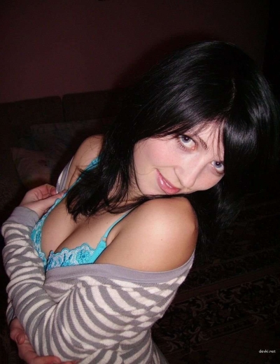 Брюнетке кончили в рот