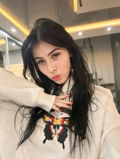 Tattooed stumpy with black hair — hot photos