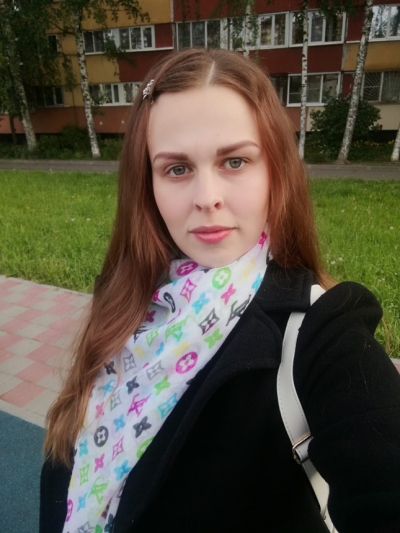 Sexwife slut shows her tits.