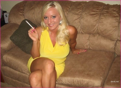 After smoking, she decided to give him a blowjob—an unexpected sexual adventure.