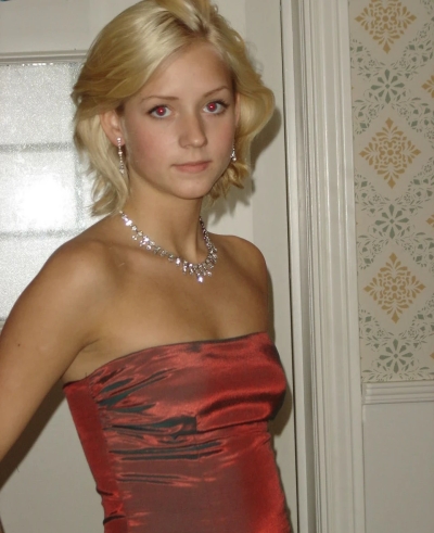 Молодая красавица блондиночка