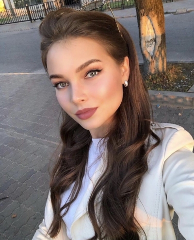 Эро фото с будоражащей красоткой: голое тело и пикантная грудь бесплатно онлайн