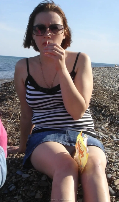 Жена ублажает толстый член мужа и принимает камшот на лицо