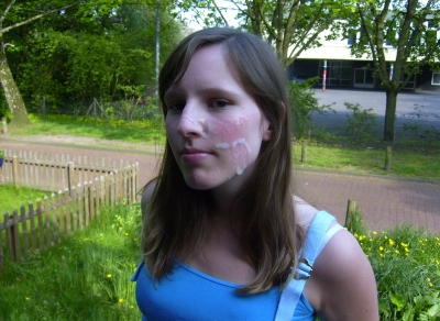 Девушка очень любит когда на неё кончают