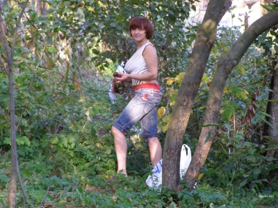 Девушка любит большие размеры в своей пизде