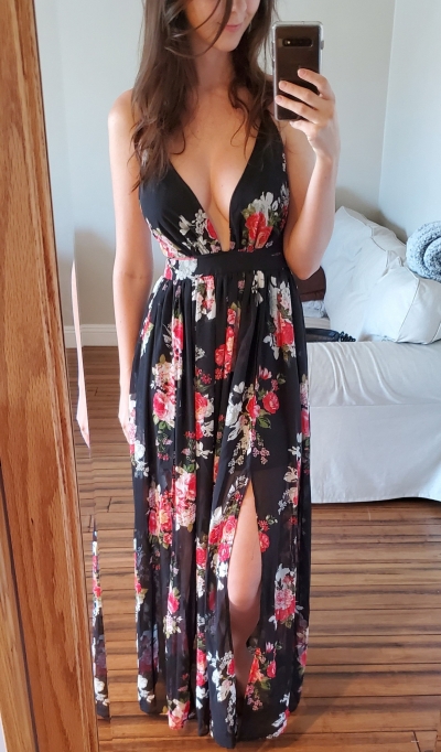 A young chick spread her legs and showed her pussy