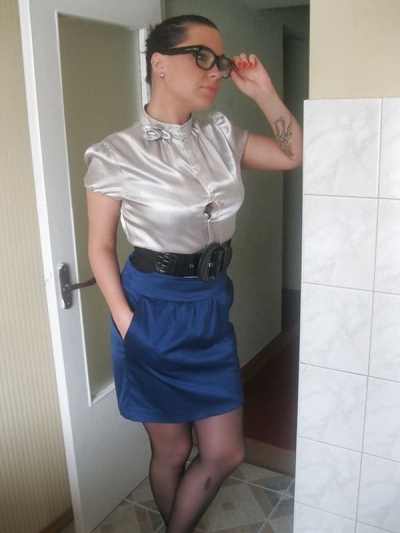 Girl jerks off pussy in the kitchen