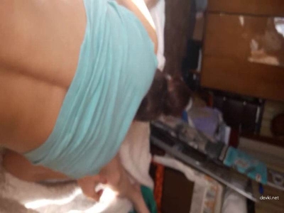 Лижет пизду жене