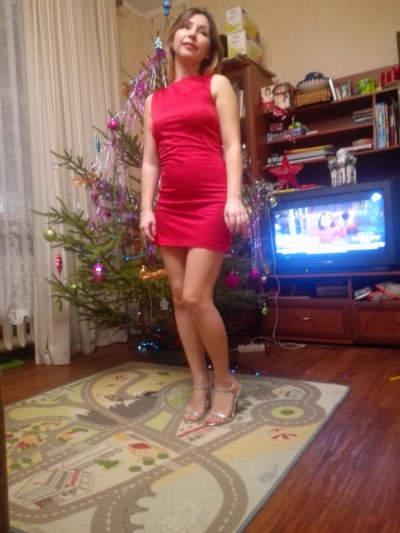 Caught the naked Snow Maiden under the Christmas tree