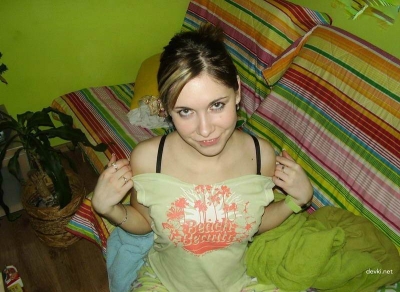 Девушка делает минет своему парню