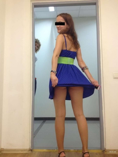 Голая на пляже и в душе